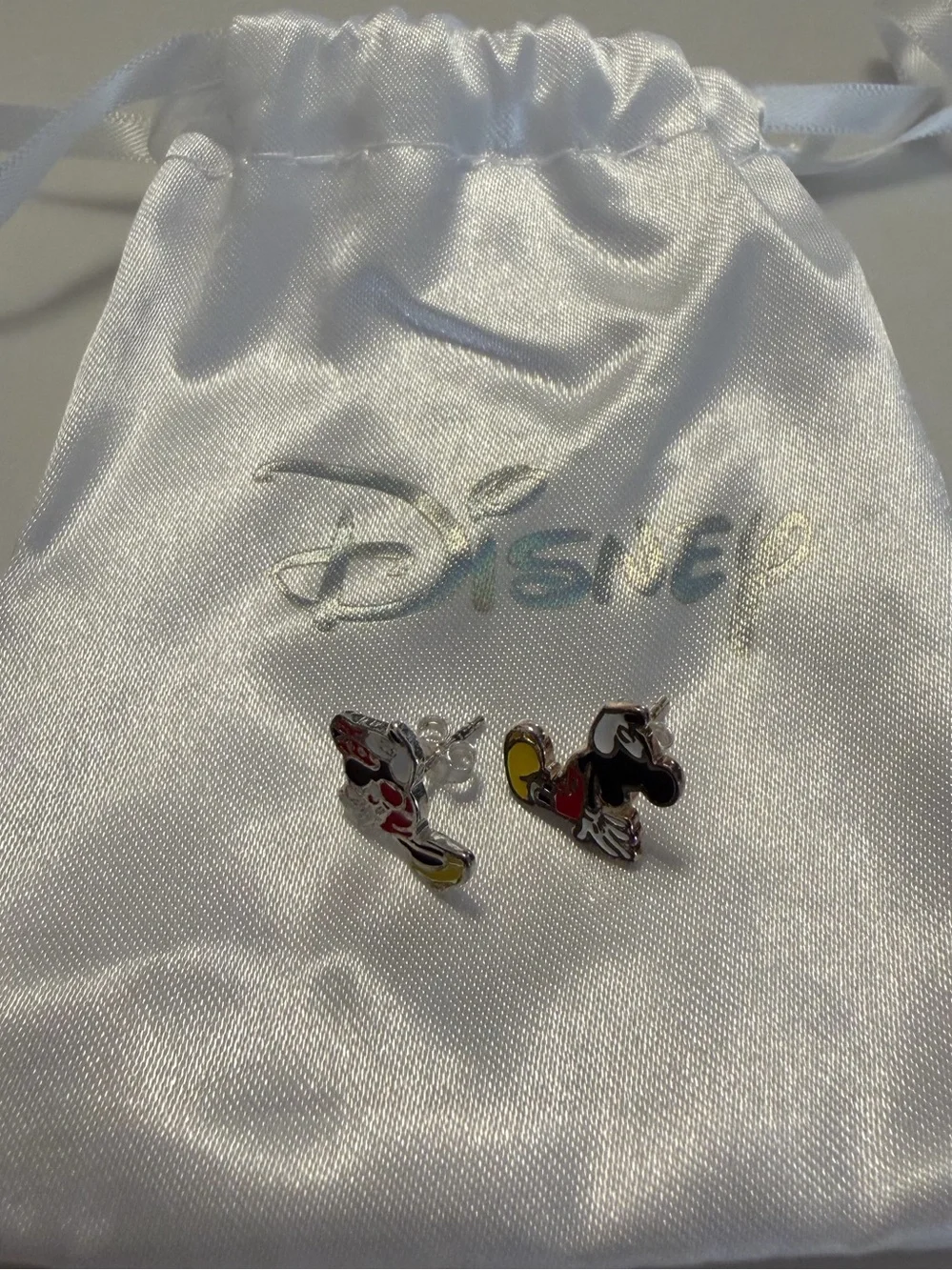 Disney Kissing Mickey & Minnie Mouse Enamel Stud Earrings NEW